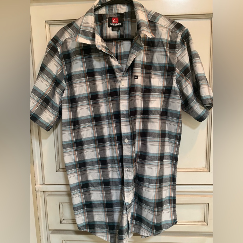 Quicksilver Men’s short sleeve shirt.